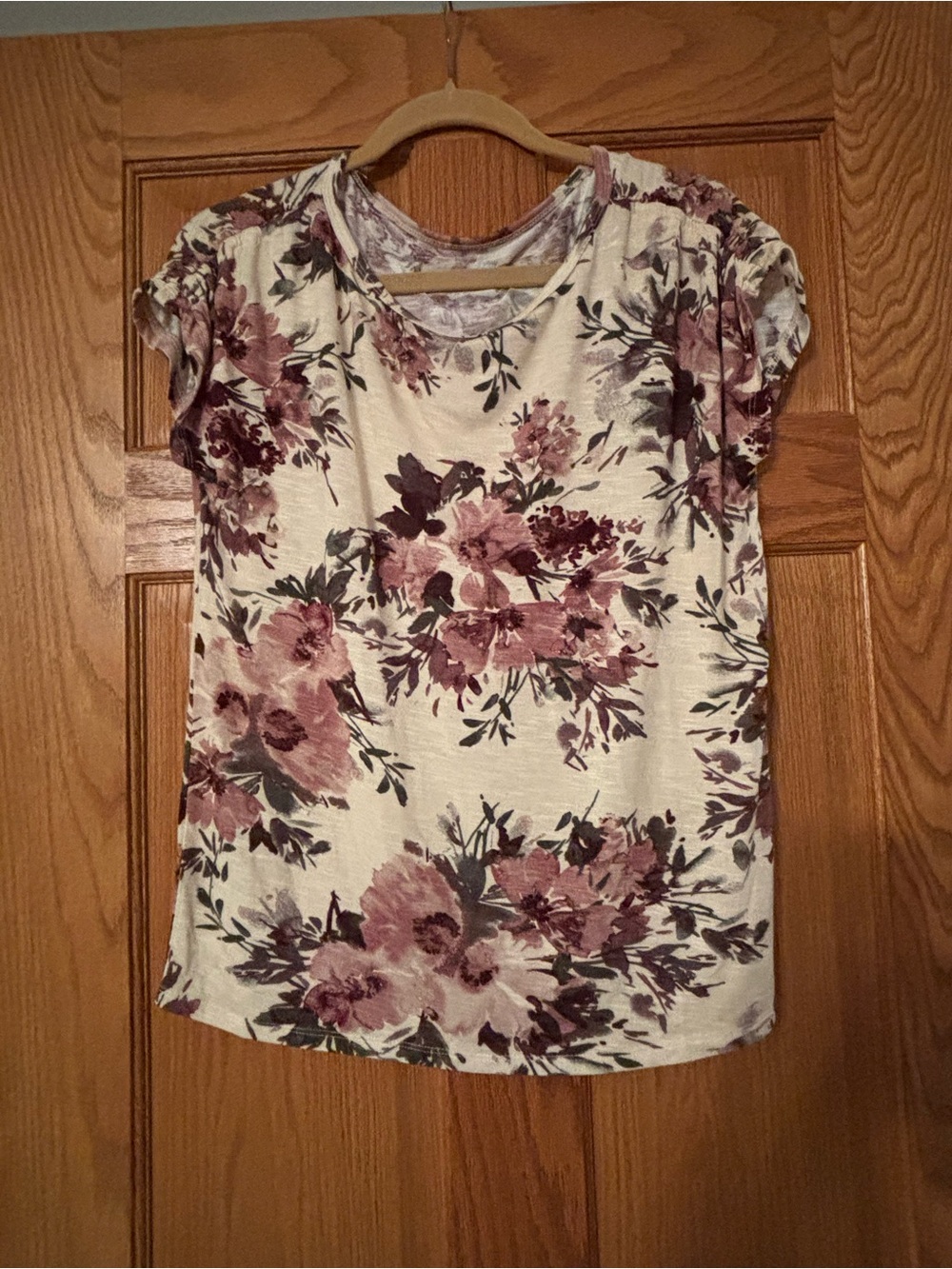 24/7 Maurices Floral Short Sleeve Women's Top in Mauve and Cream